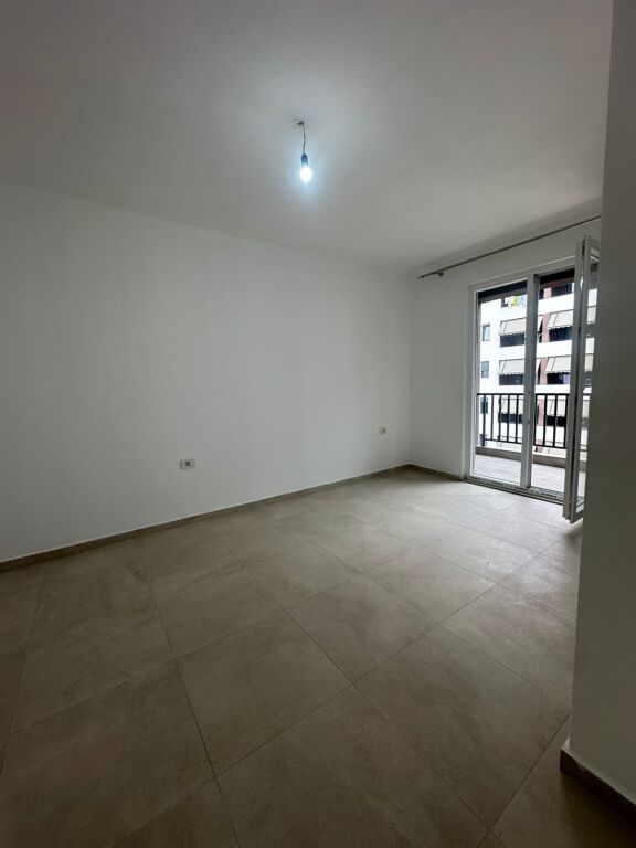 Apartament me qera 1+1