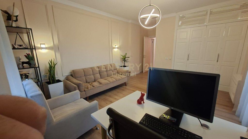 AMBJENT KOMERCIAL PER QERA