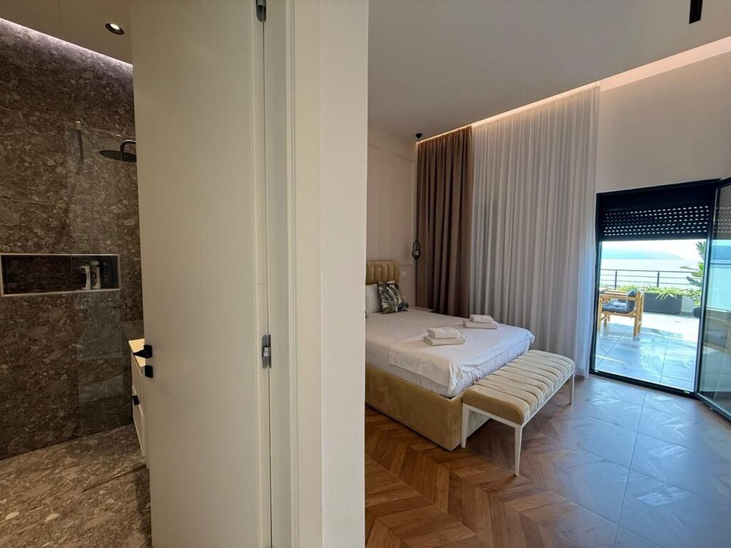 Shiten 2 garsoniere luksoze ne Radhime, Vlore gati per airBnB