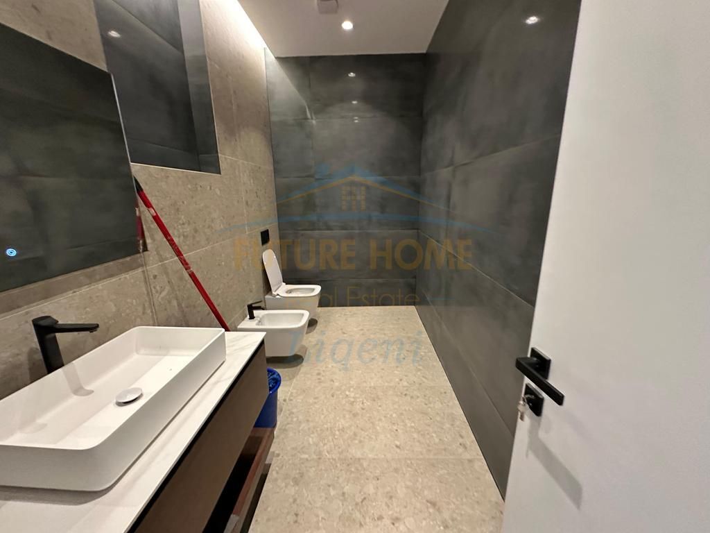 Qera, Vilë, Vilat Forest, Liqeni I Thatë, Tiranë.