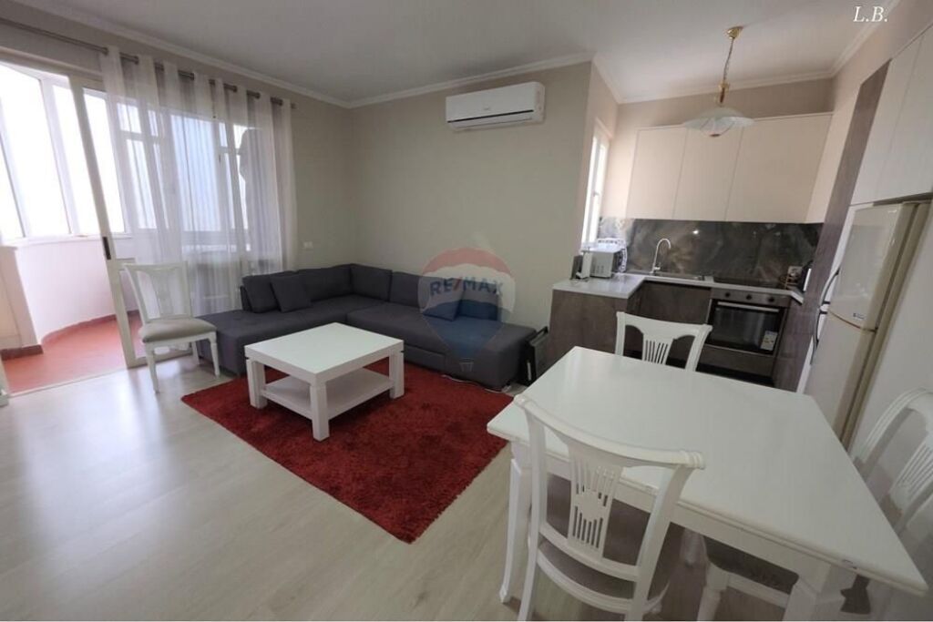 Jepet Apartament 1+1 me Qira te Stadiumi Dinamo.