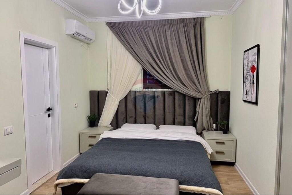 Ofrohet per qira apartament 3+1+2 te Stadiumi Dinamo