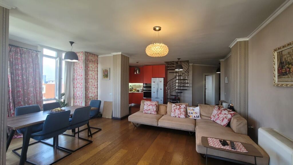 Shitet apartament 2+1 + garsoniere