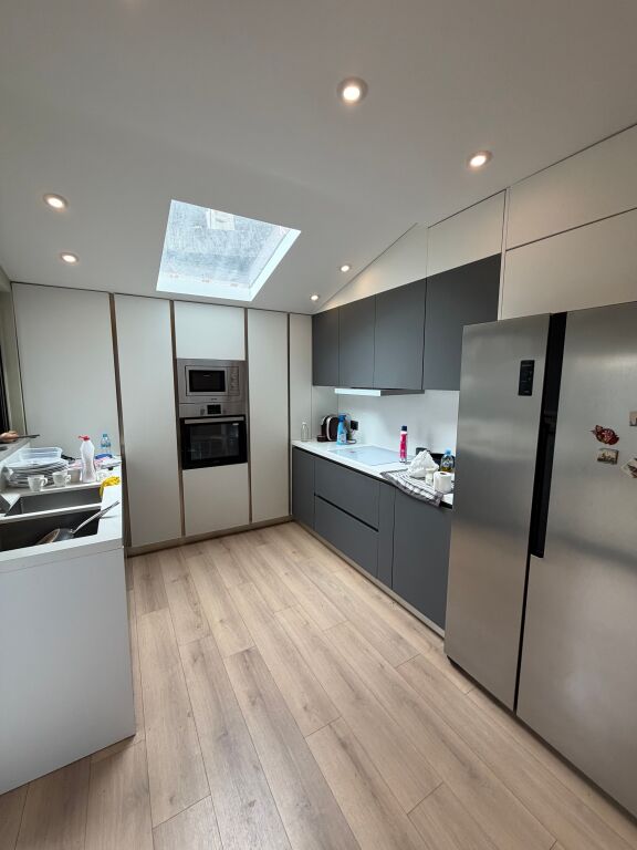 In vendita 2+1, con veranda, investito, lago secco, 300 milioni di lek