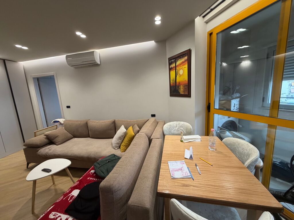 1+1,arredato vicino allo stadio Dinamo,750 euro,disponibile anche per Airbnb