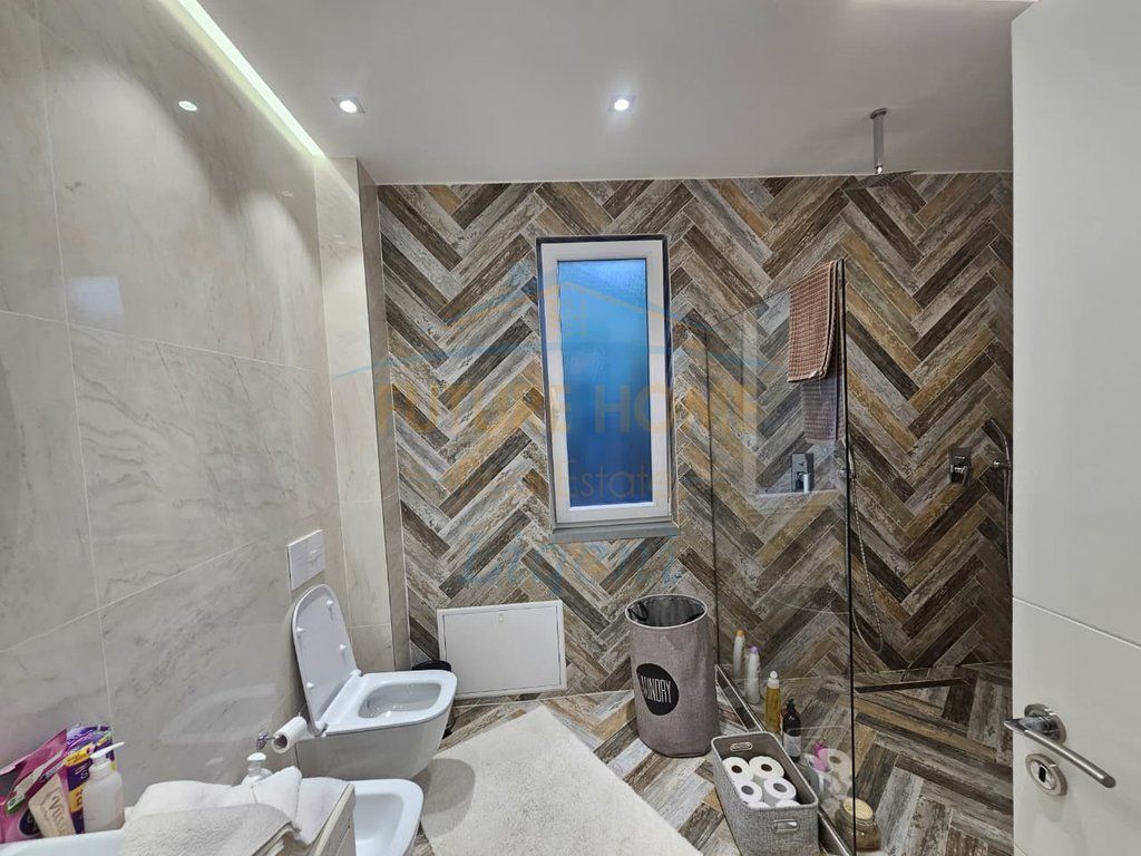 Qera, Vile 3- Kateshe, Pezë Helmes, Tirane.