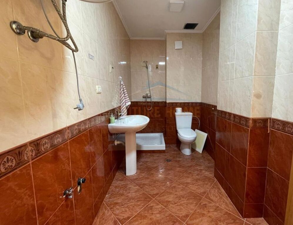 VENDESI APPARTAMENTO 2+1 VICINO AL COMUNE DI PARIGI