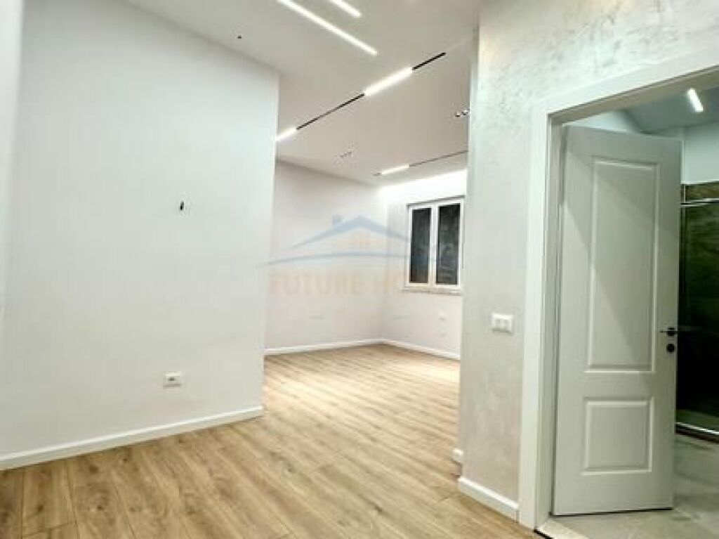 Shitet , Apartament 1+1 Unaza e re, Tirane
