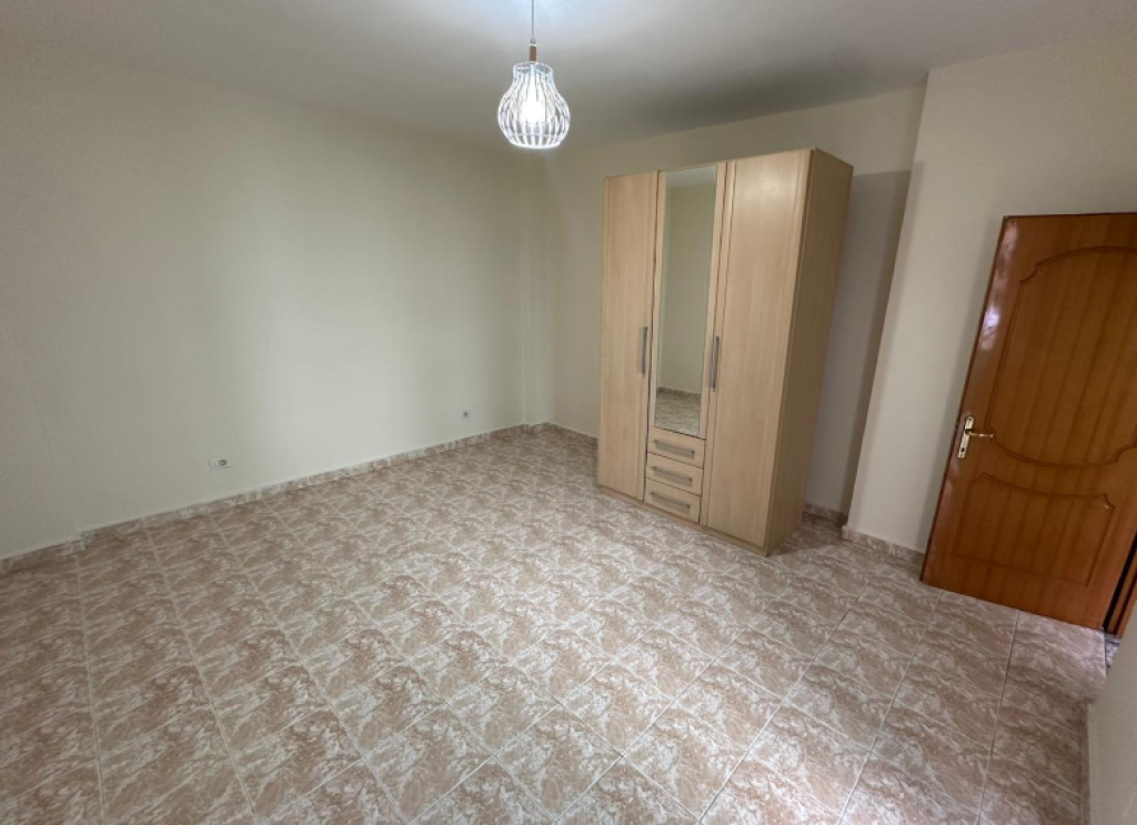 🏢 Affittasi Appartamento 3+1+2 – Comune di Parigi | Kristal Center