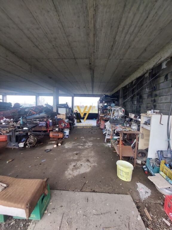 SHITET AMBIENT KOMERICIAL 9.220 M2 NE MILOT 1.300.000 EURO