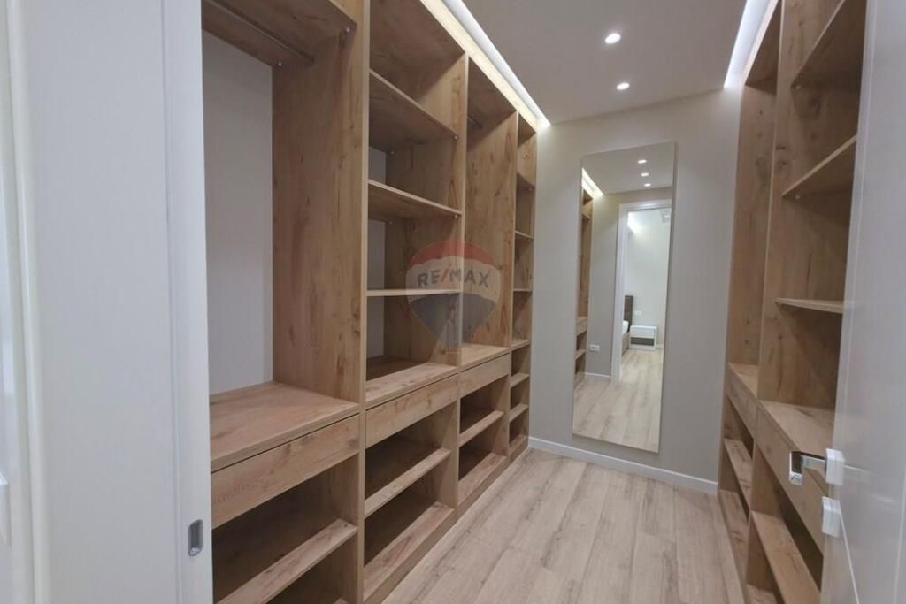 APARTAMENT 3+1+2ME OBORR+2 POSTE PARKIMI PER QIRA!