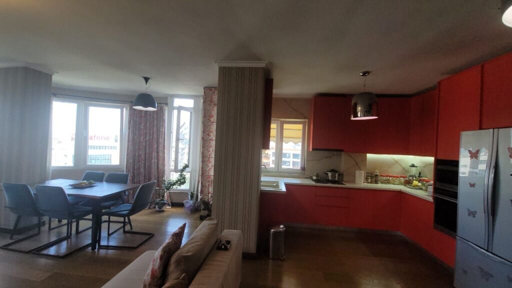 Shitet apartament 2+1 + garsoniere