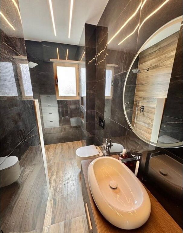 JAPIM APARTAMENT 2+1+POST PARKIMI PRANE PAZARIT TE RI!