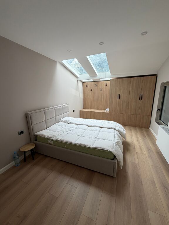 In vendita 2+1, con veranda, investito, lago secco, 300 milioni di lek