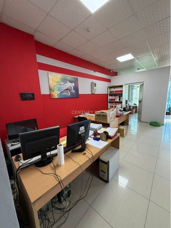 COMMERCIAL SPACE FOR RENT, DUPLEX 140 M2 IN LAPRAK