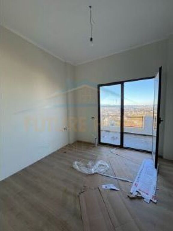 Shitet, Apartament 2+1+2, Fresku, Tiranë