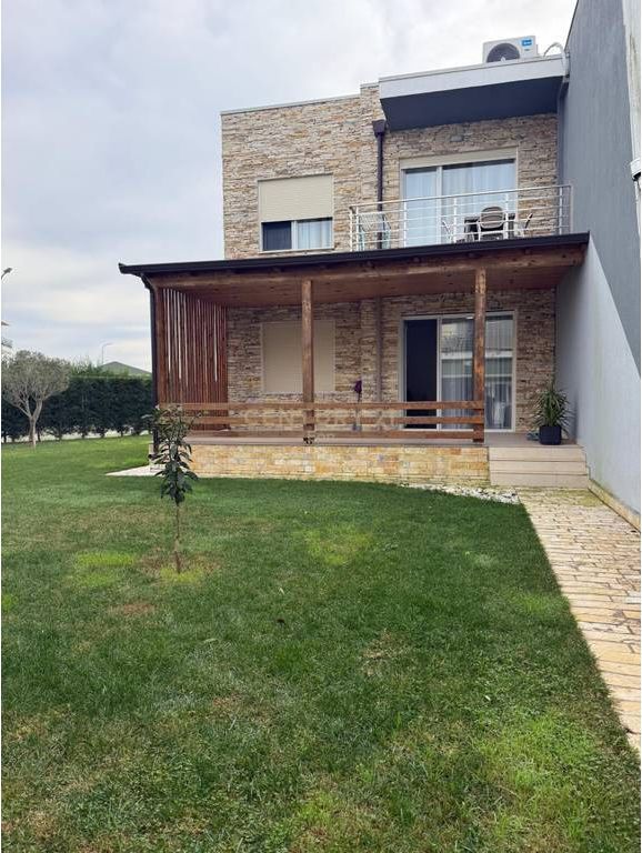 Apartament 2+1me Oborr 266 m2 për Shitje në Gjirin e Lalzit, 