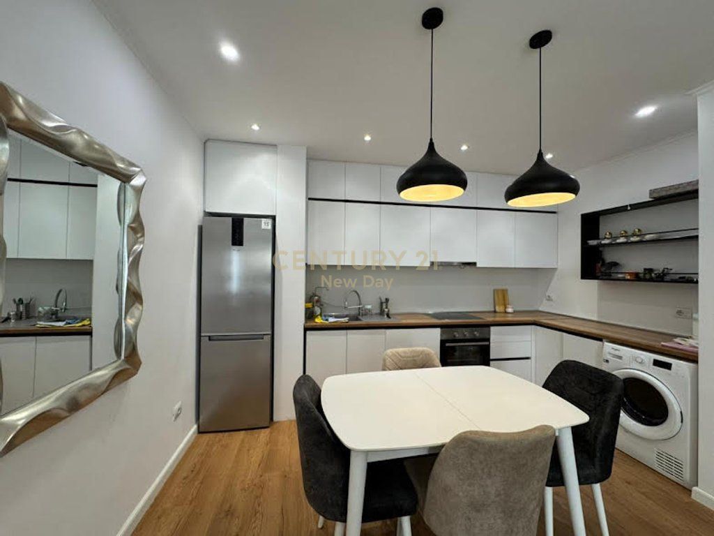 APARTAMENT PER SHITJE TE RRUGA E RE PORTIT