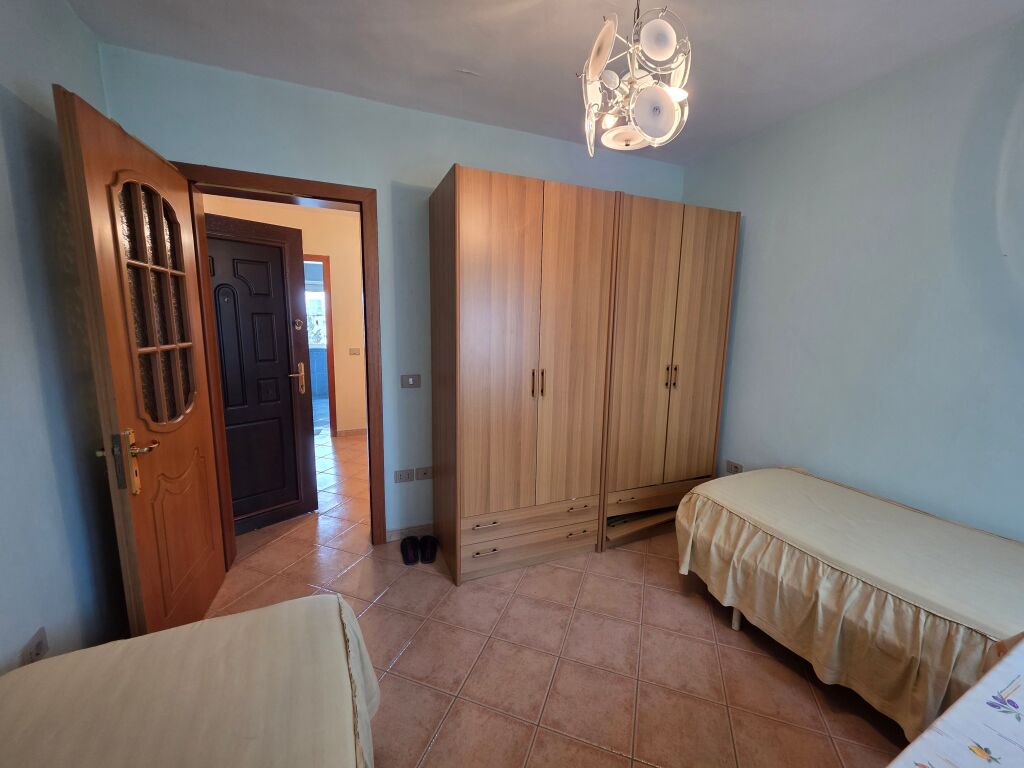 Tek Rruga Bardhyl Shitet Apartament 3+1 Me Planimetri Te Rregullt