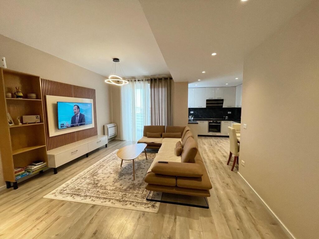 Apartament 2+1 per qira prane Globe tek Ish Parku i Autobusave.