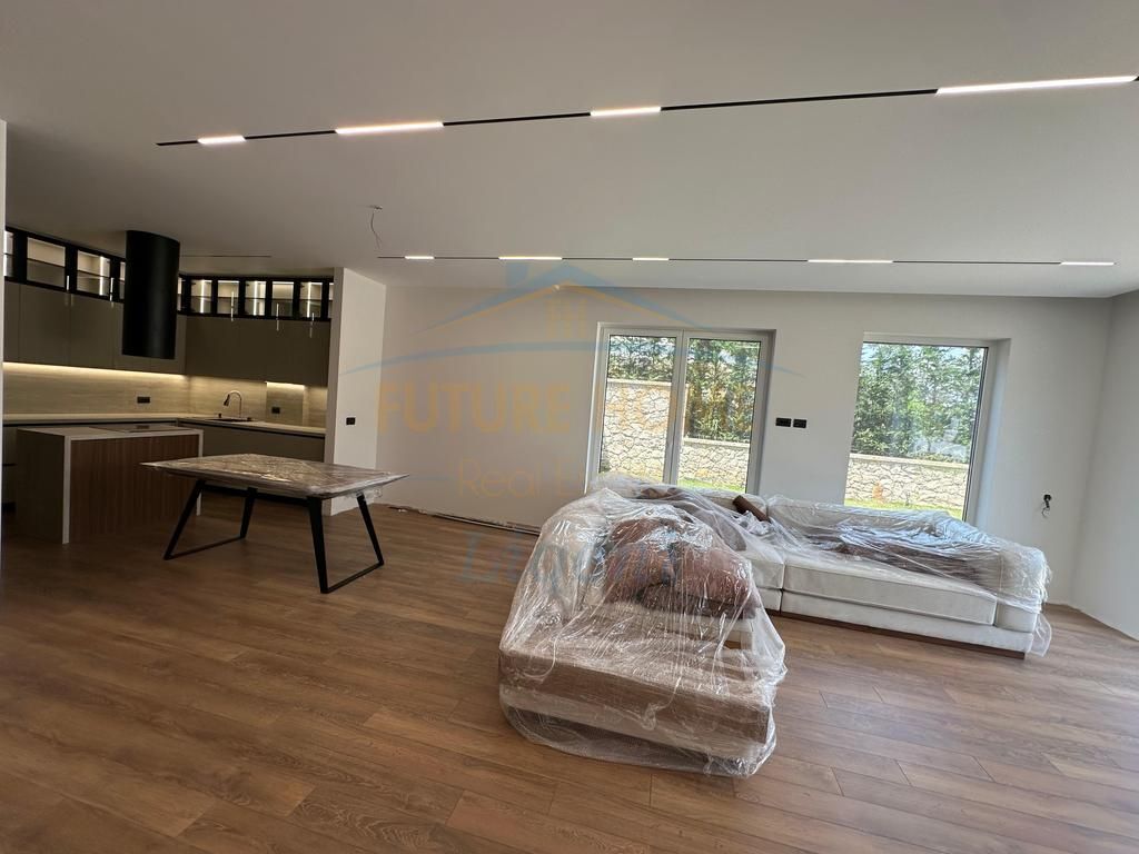 Qera, Vilë, Vilat Forest, Liqeni I Thatë, Tiranë.