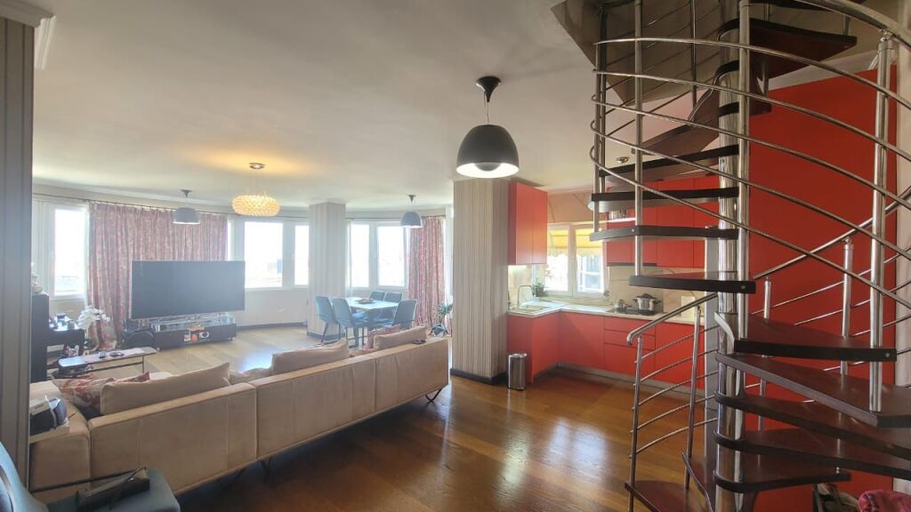 Shitet apartament 2+1 + garsoniere