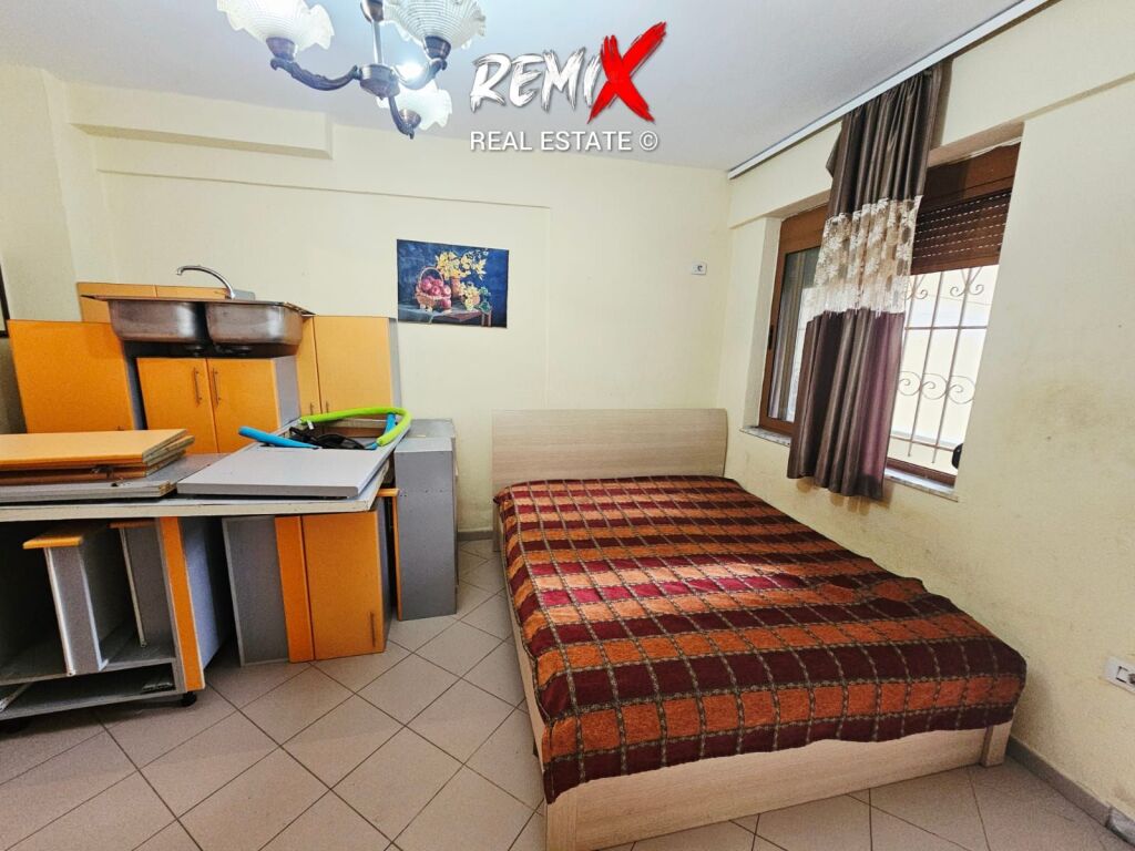 SHITET GARSONIERE ME OBORR – SHKËMBI I KAVAJËS