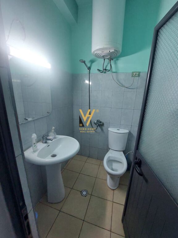 SHITET AMBIENT KOMERICIAL 9.220 M2 NE MILOT 1.300.000 EURO