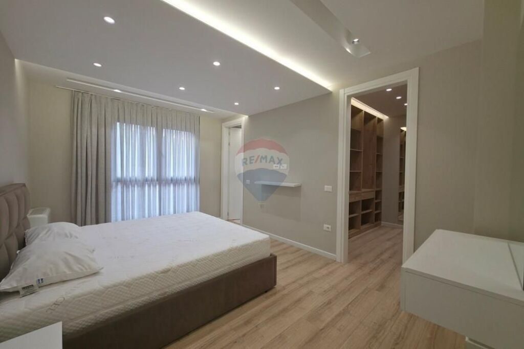 APARTAMENT 3+1+2ME OBORR+2 POSTE PARKIMI PER QIRA!