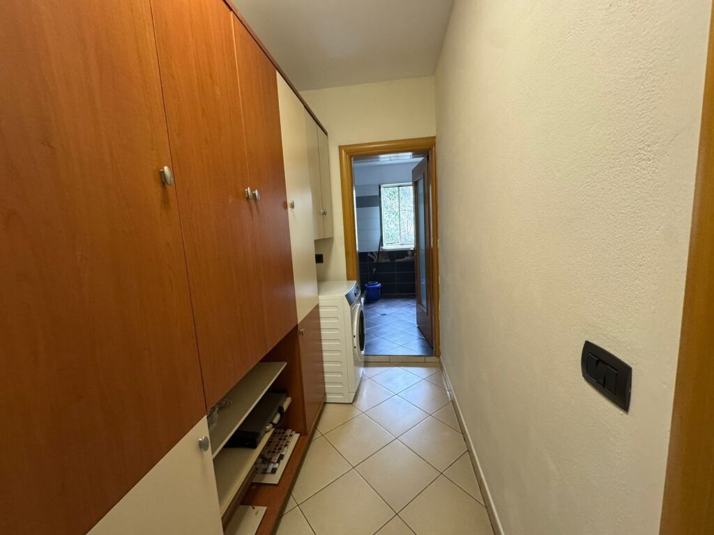 Apartament 2+1, Rruga e Durresit!