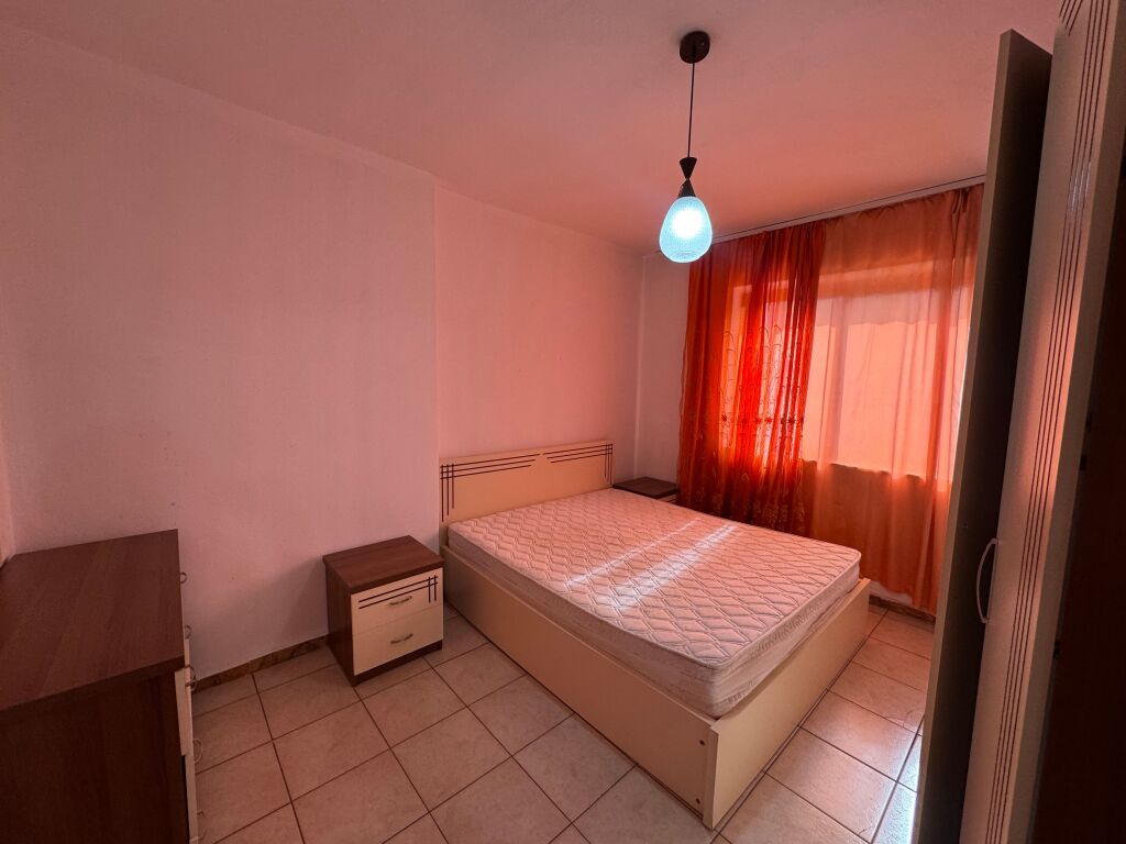 Affittasi appartamento 1+1 📍 In Via Mine Peza 🏢 Terzo piano, palazzo esistente (senza ascensore) 💶 Prezzo: 500 € / mese