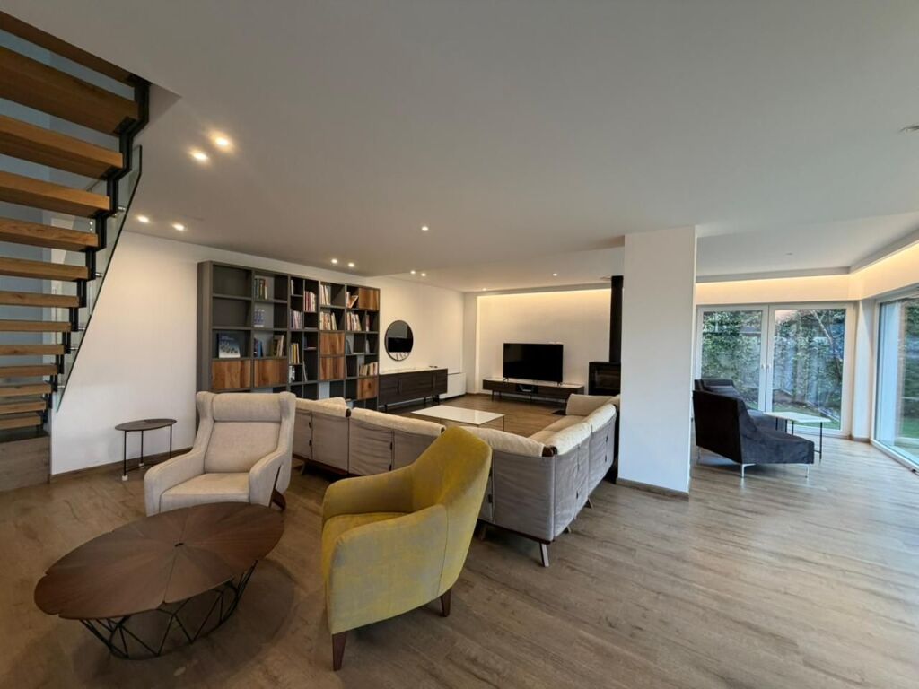 Villa with private yard for RENT in private residence - TEG area