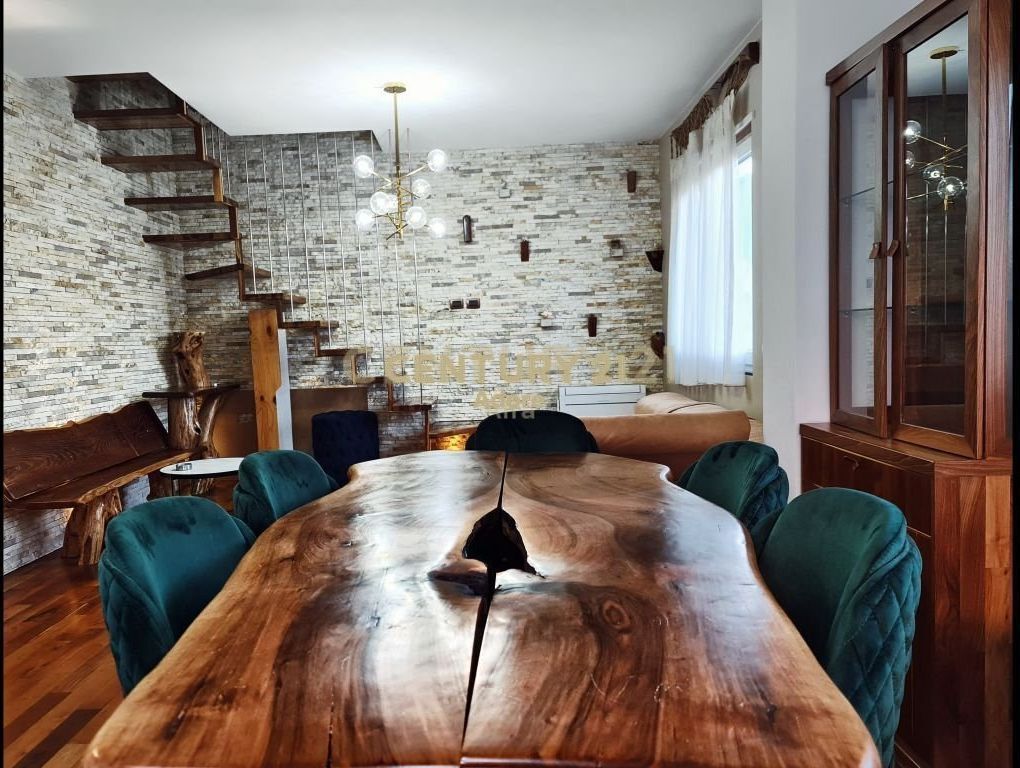 Duplex per shitje te Kopshti Botanik