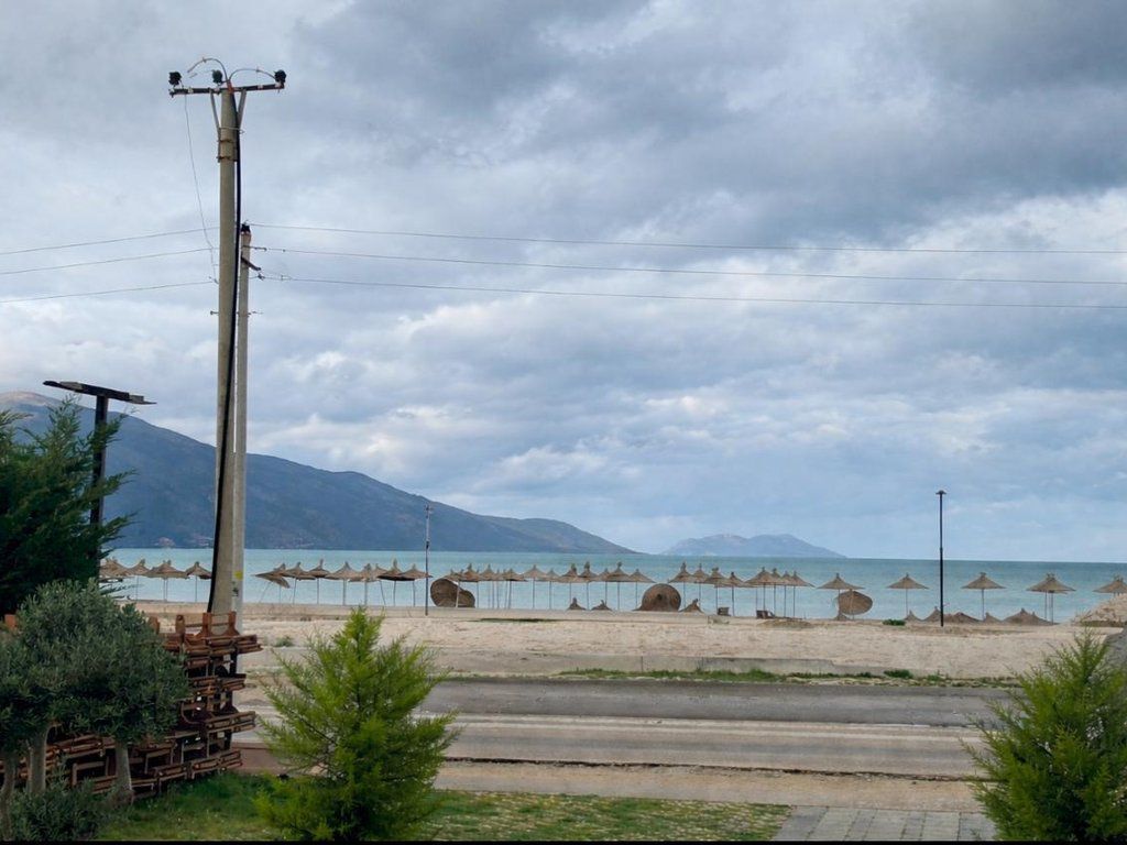 BAR-RESORANT PER QIRA NE RADHIME,PAMJE E HAPUR NE DET! 2,000 € /Muaj