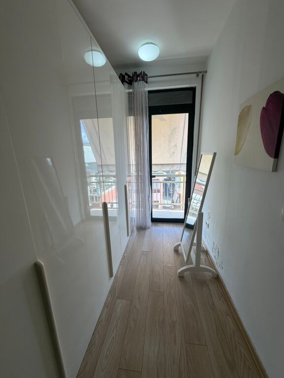 2+1,arredato con posto auto, via peti, liqeni, 700 euro