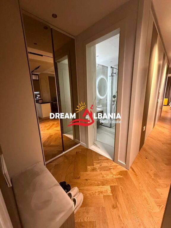 Apartament me qera 2+1+2 tualete tek Komuna e Parisit KIKA 2, Tirane (ID 42215478).