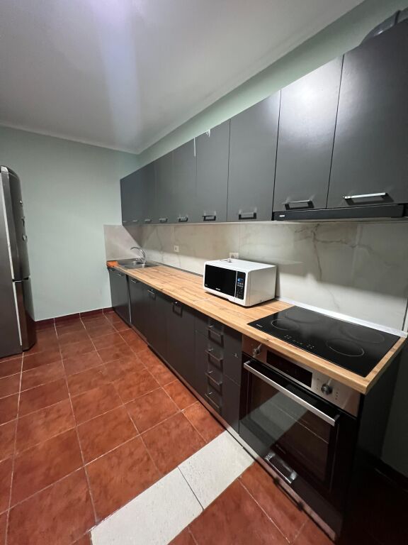 Komuna e Parisit, Apartament 3+1+2 Per Qira