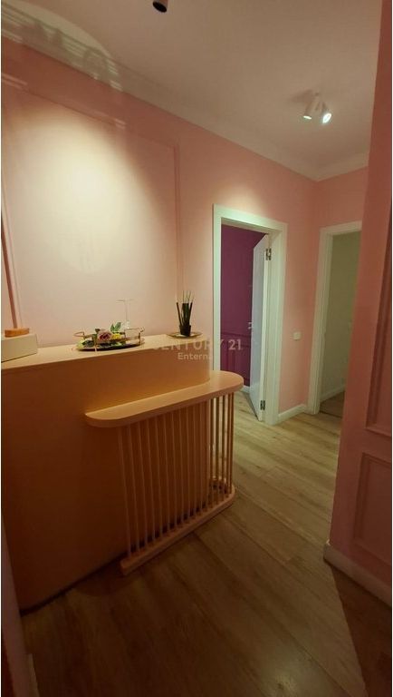 AMBJENT KOMERCIAL PER QERA