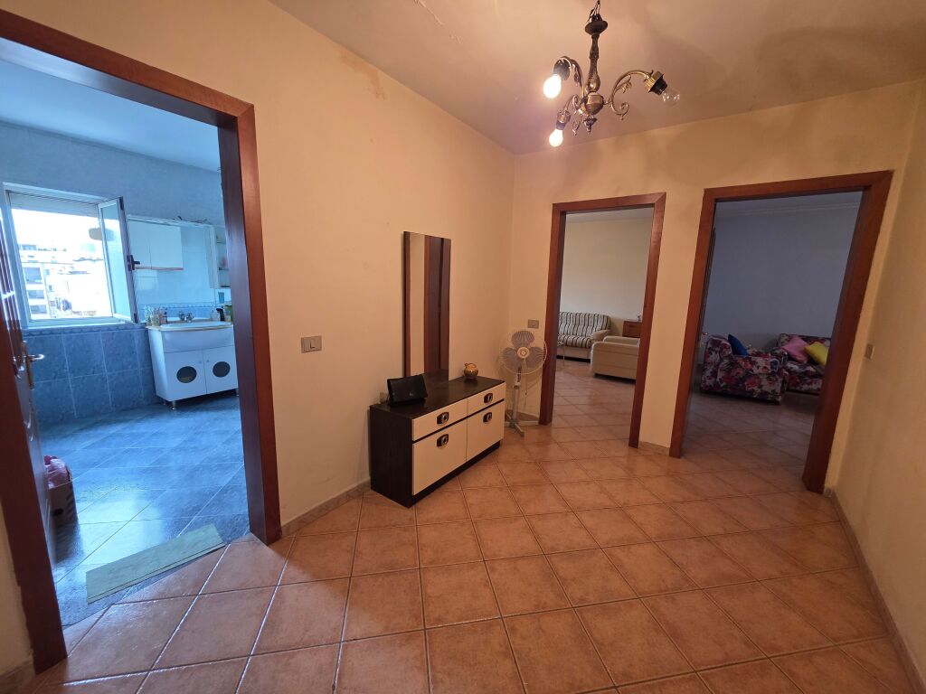 Tek Rruga Bardhyl Shitet Apartament 3+1 Me Planimetri Te Rregullt