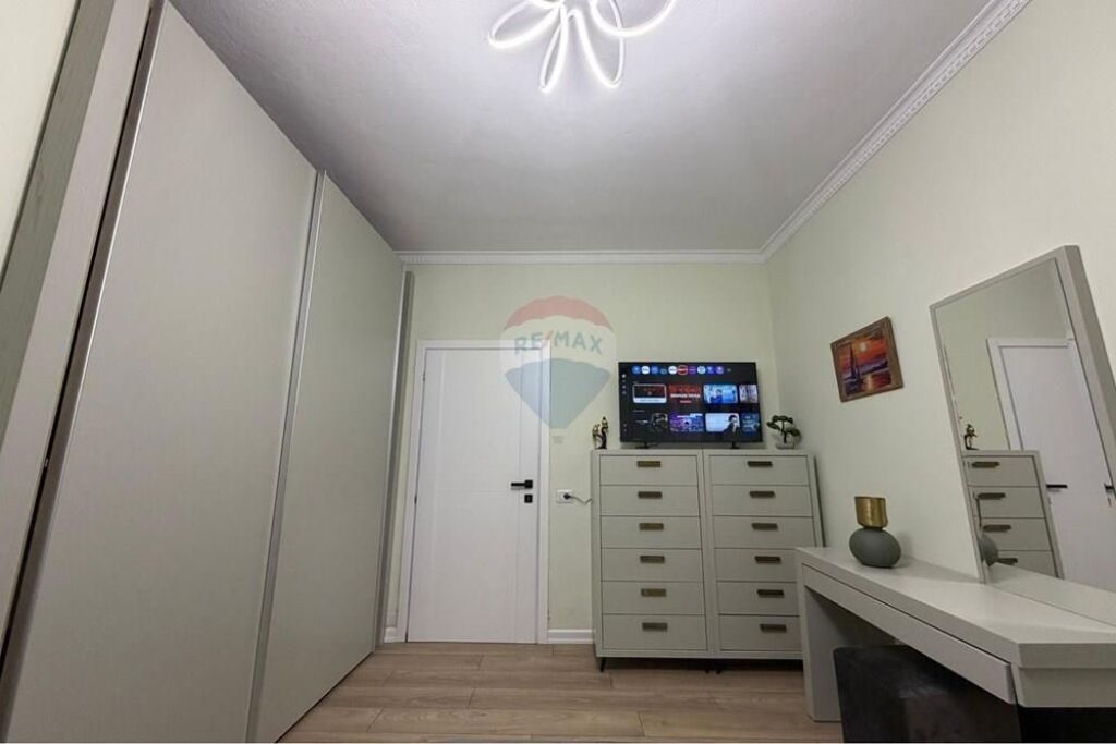 Ofrohet per qira apartament 3+1+2 te Stadiumi Dinamo