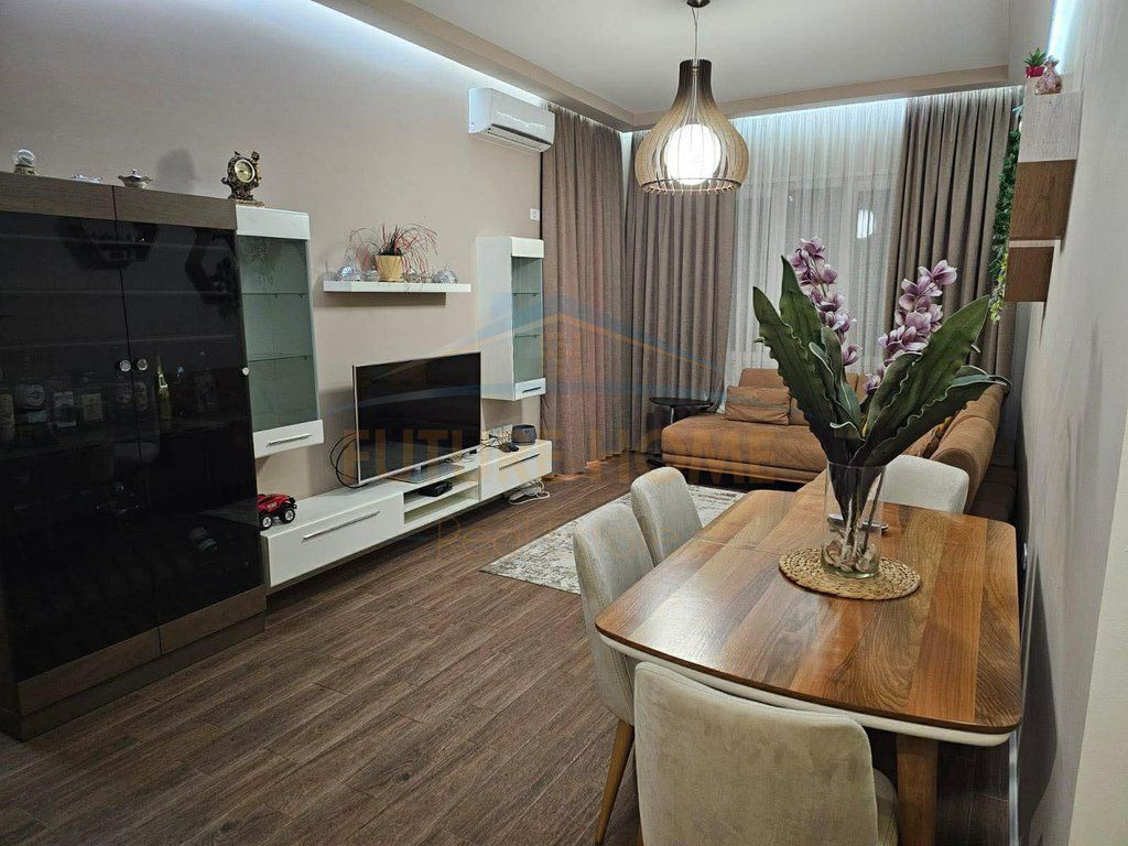 Qera, Apartament 2+1+2, Unaza e Re.