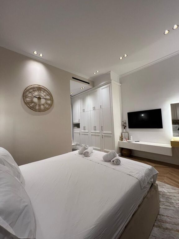 Shiten 2 garsoniere luksoze ne Radhime, Vlore gati per airBnB