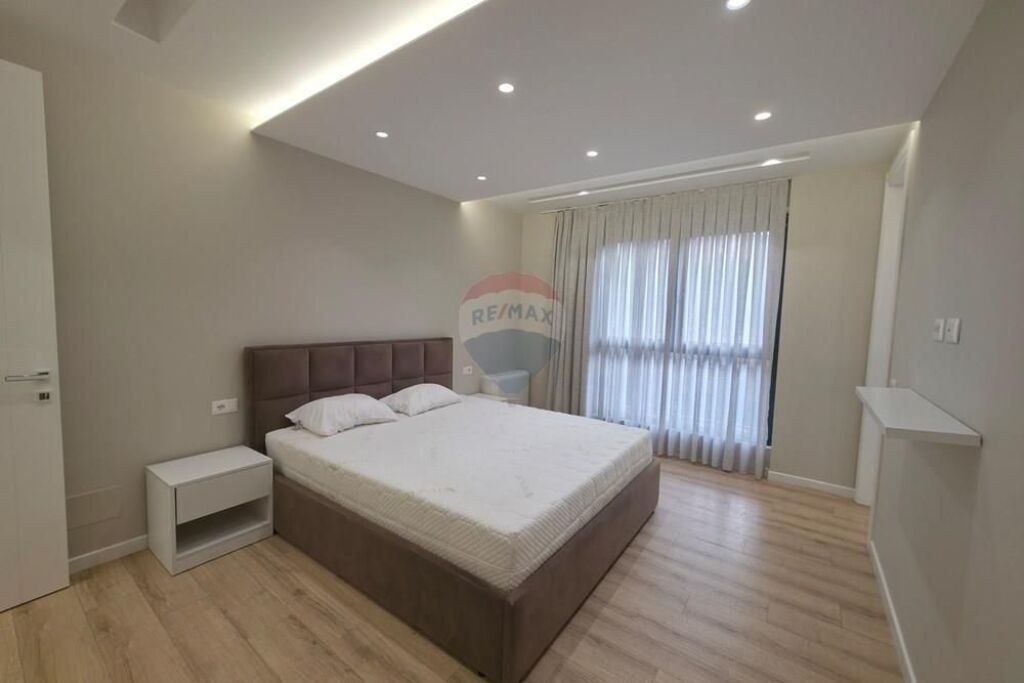 APARTAMENT 3+1+2ME OBORR+2 POSTE PARKIMI PER QIRA!
