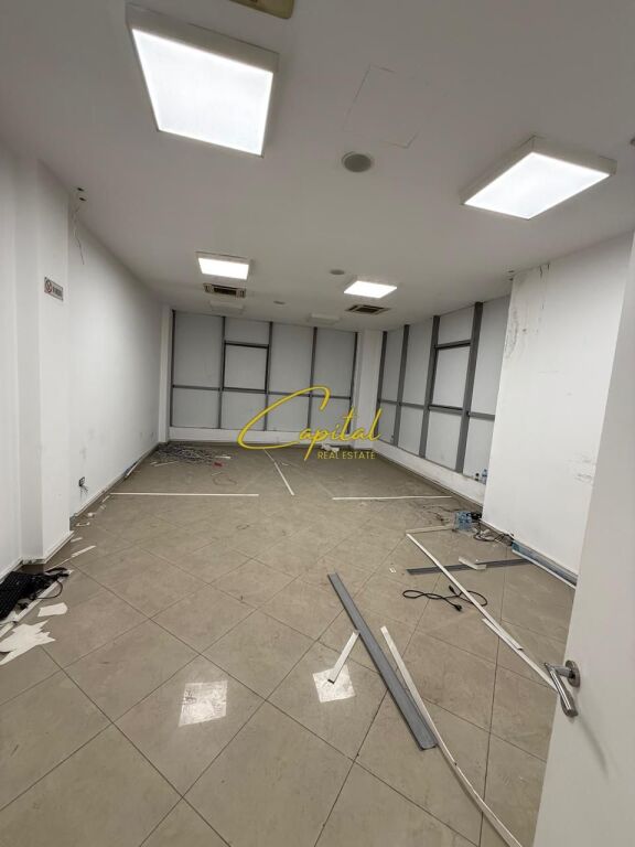 AMBIENT BIZNESI ME QIRA 90 M2 ASTIR 700 EURO