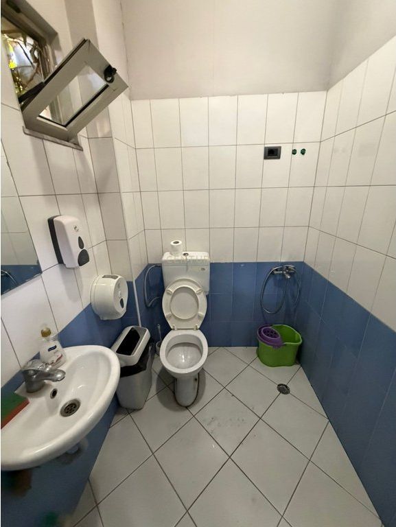 COMMERCIAL SPACE FOR RENT, DUPLEX 140 M2 IN LAPRAK