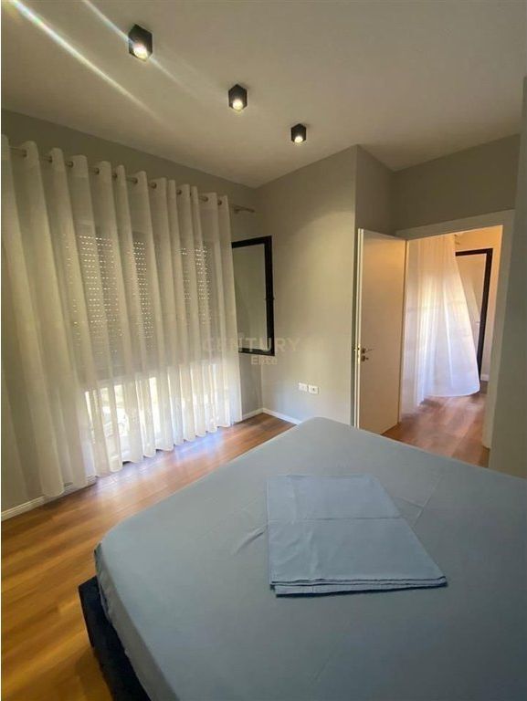 APARTAMENT 2+1 ME QIRA TEK RRUGA E DIBRES