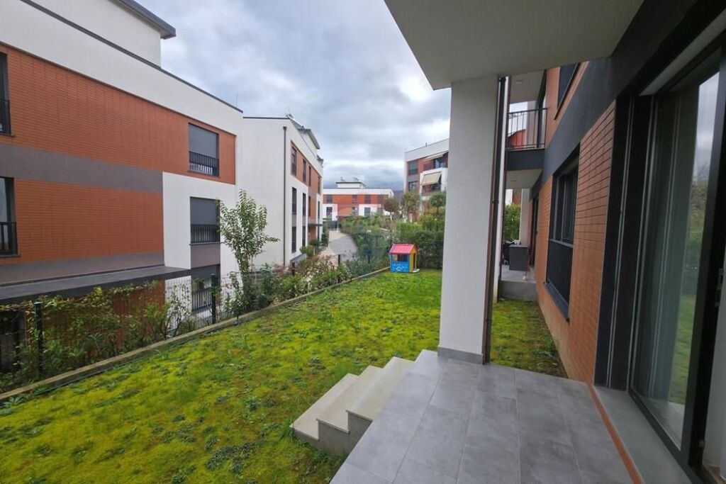 APARTAMENT 3+1+2ME OBORR+2 POSTE PARKIMI PER QIRA!