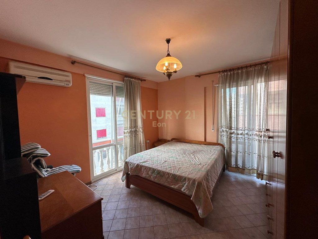 SHITET APARTAMENT 1+1 ME PAMJE NGA DETI NE PLAZH ILIRIA, DURRES