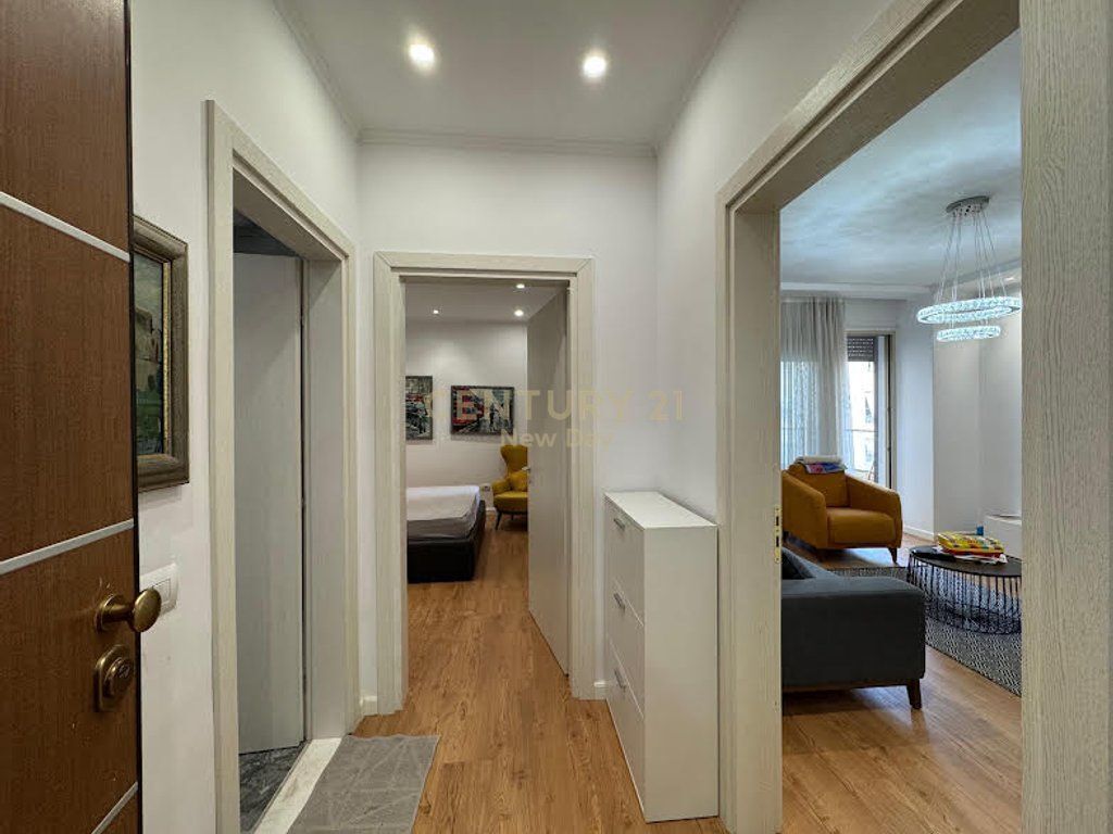 APARTAMENT PER SHITJE TE RRUGA E RE PORTIT