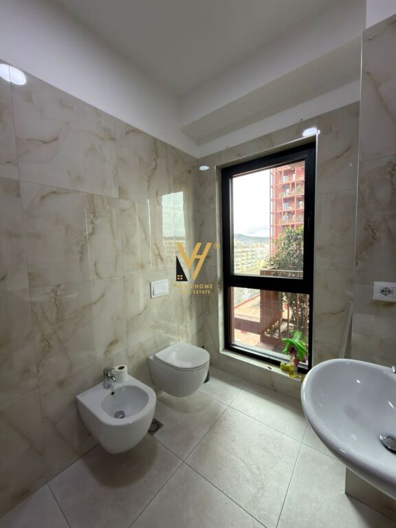 OFFICE 100 M2 FOR RENT ON KAVAJES STREET 1,200 EURO